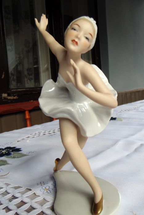 Фарфоровая статуэтка Балерина Лебединое озеро Германия Wallendorf