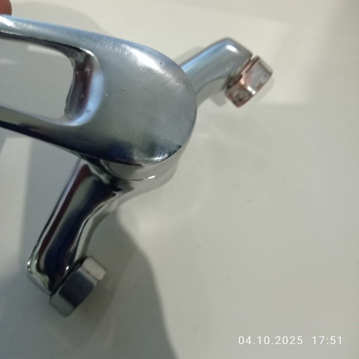 Продам змішувач для душу , або ванни  настінний RJ Narciz RBZ100-5 б/у