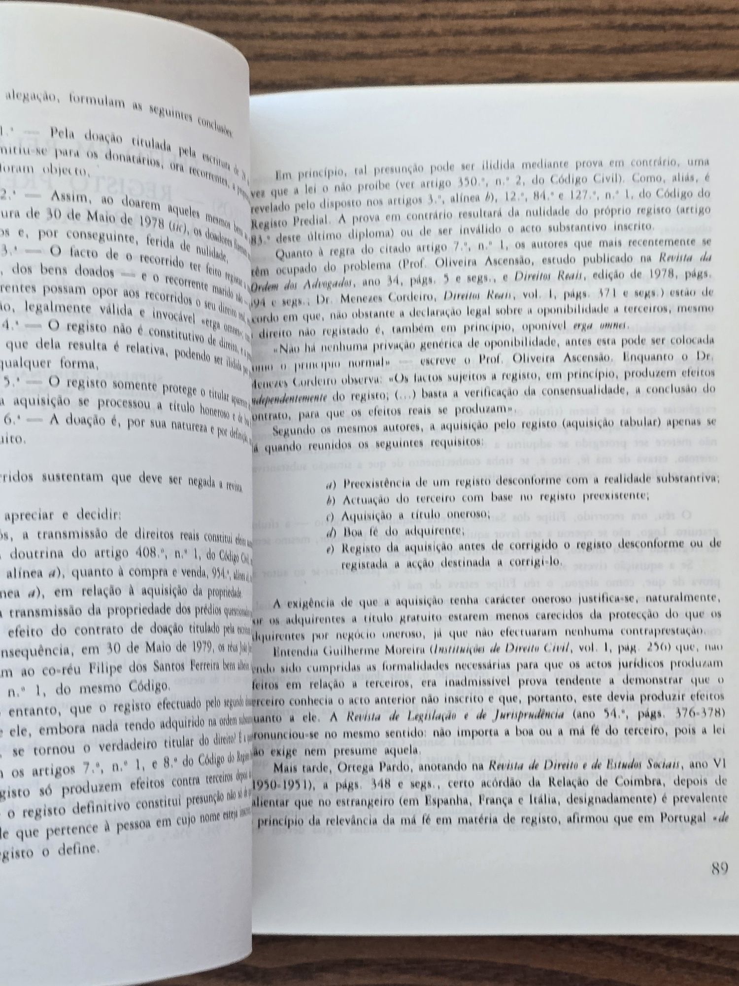 Livros jurídicos / Direito / 1 = 5€ / 10 = 40€