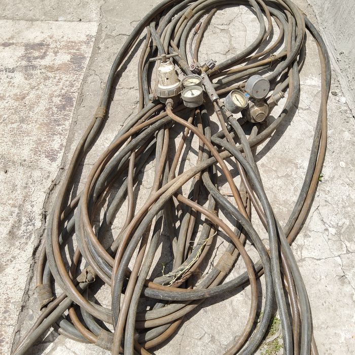 Газосварка, редуктор,шланг, резак.