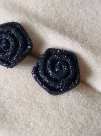 Czarne brokatowe różyczki, Kolczyki sztyfty