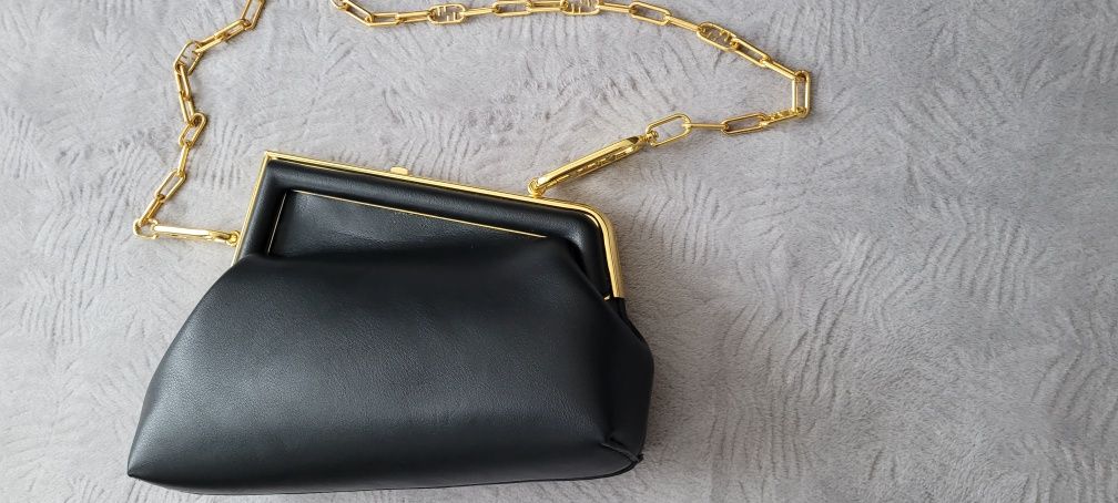 Torebka damska Fendi.