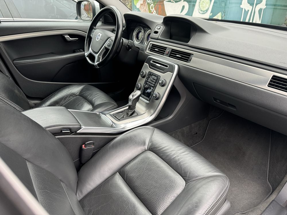 Продам Volvo xc70,2,4d