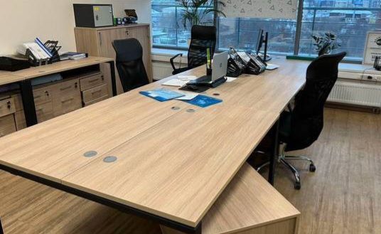 РОЗПРОДАЖ МЕБЛІВ Б/У, столи,тумби, крісла,стільці,тумби
Є р