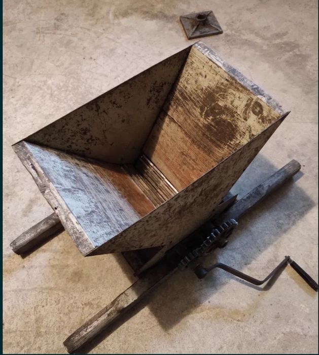 Продам комплект: пресс виноградний ссср в зборі + дробильня дешево !