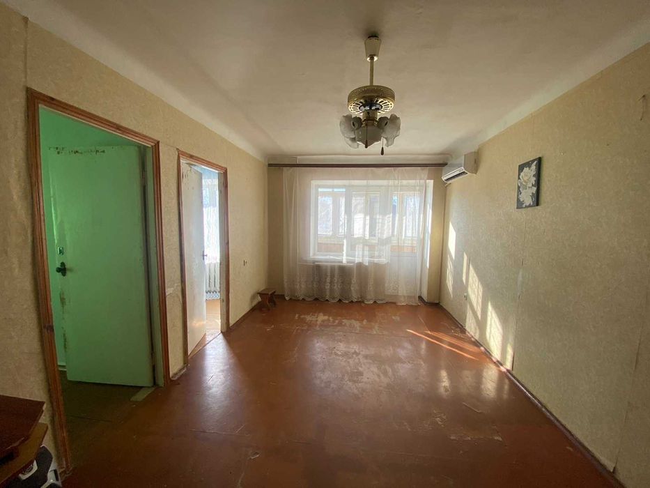 Продам 4-х  квартиру  на Польовій в цегляному будинку на 2-му поверсі