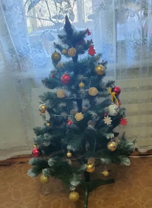 Штучна ялинка, елка