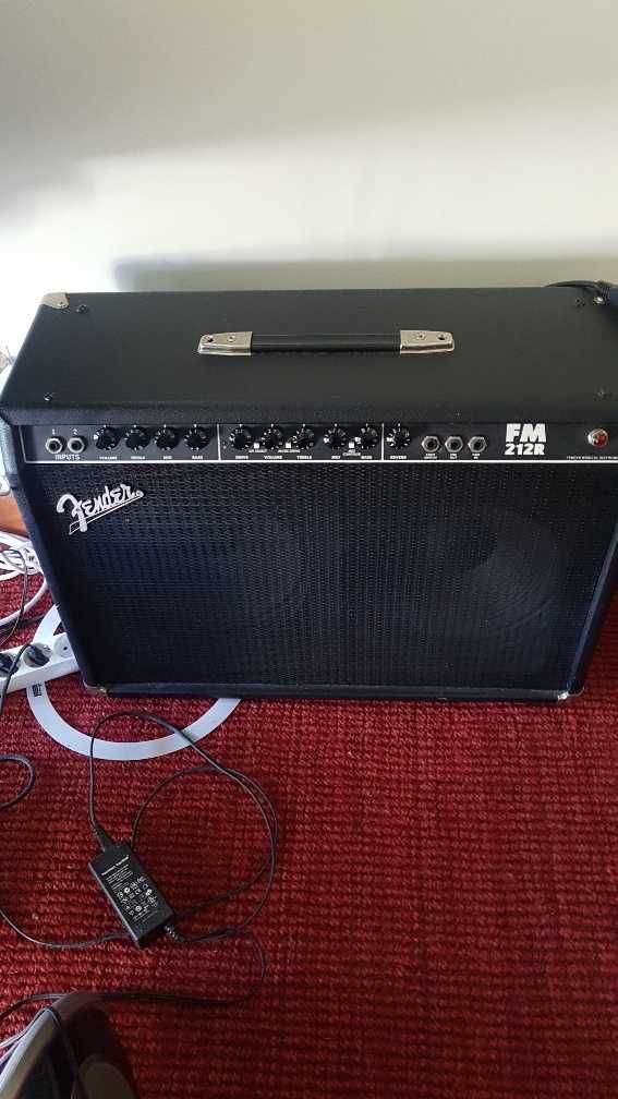 Amplifiador Fender FM 212 R