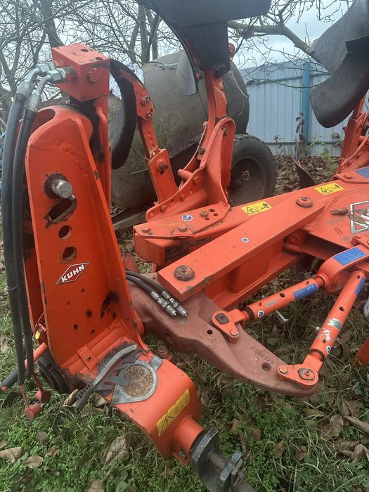 Продам плуг КИHN