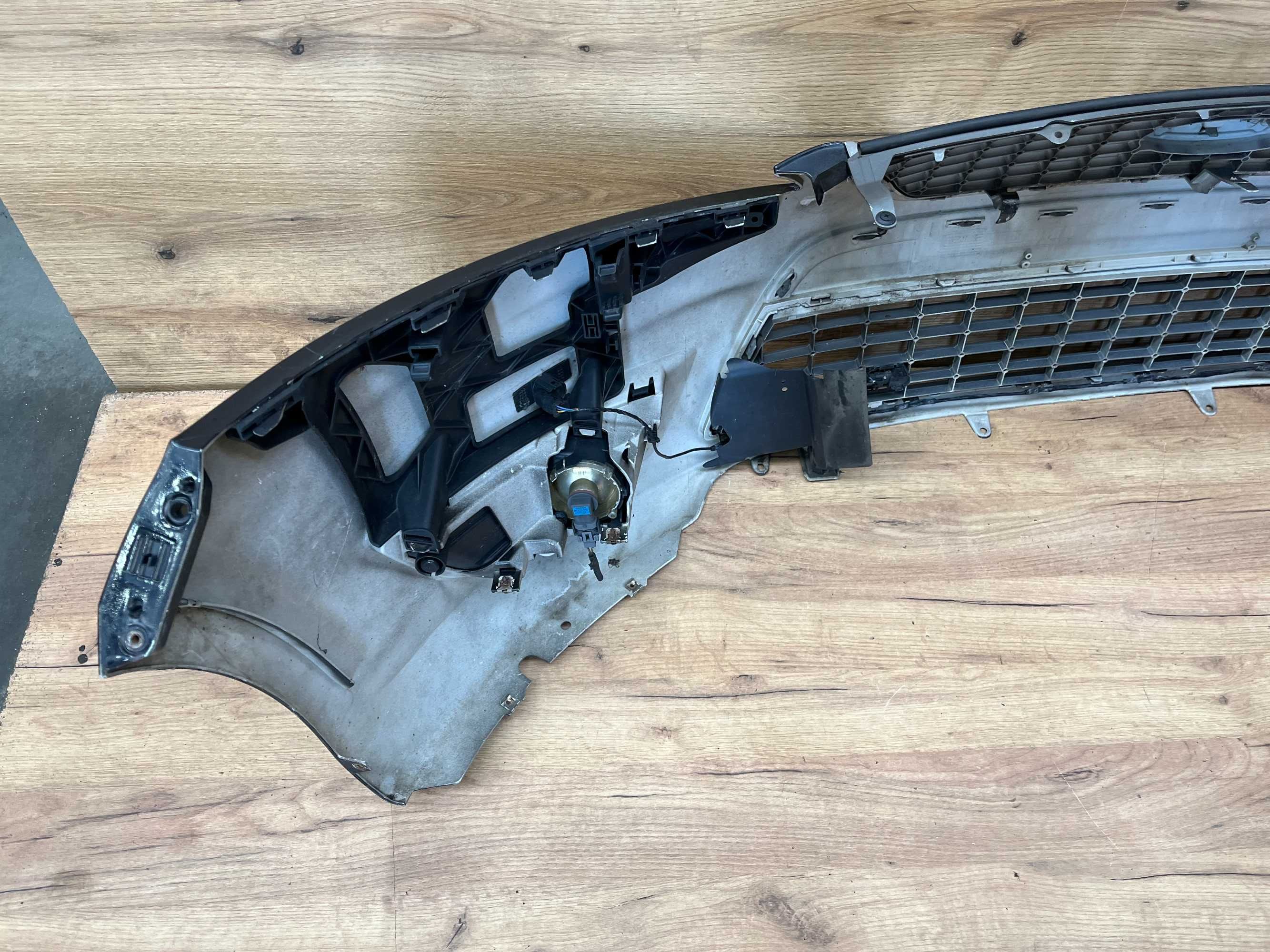 Zderzak przedni Ford Mondeo Mk4 4x pdc kolor g6