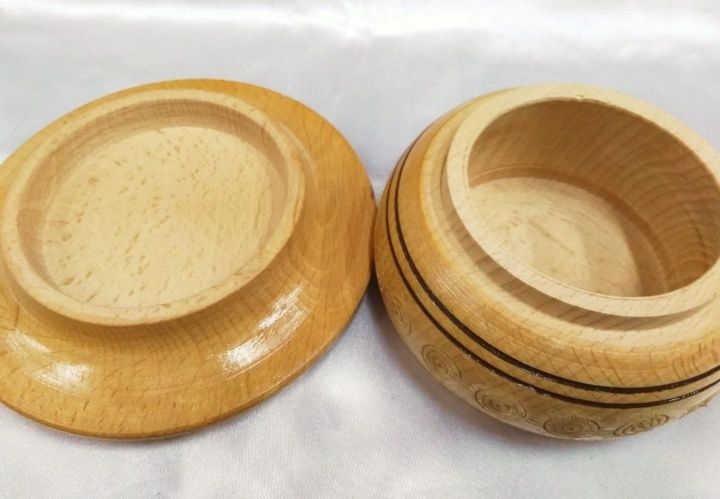 Деревянная шкатулка с трезубом./ Скринька дерев'яна з тризубом