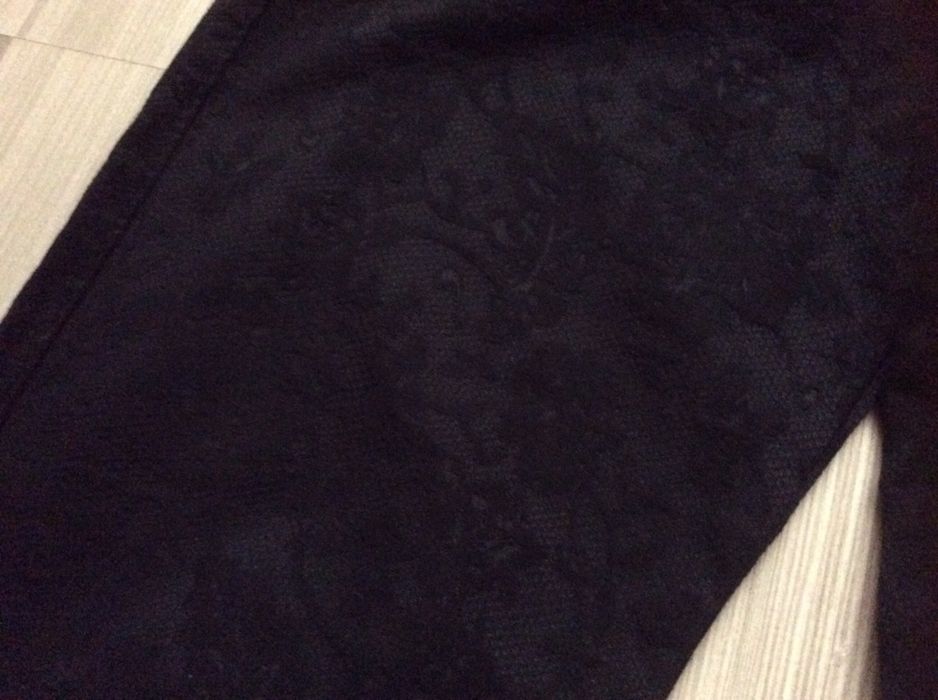 Продаются джинсы черного цвета  для девочки