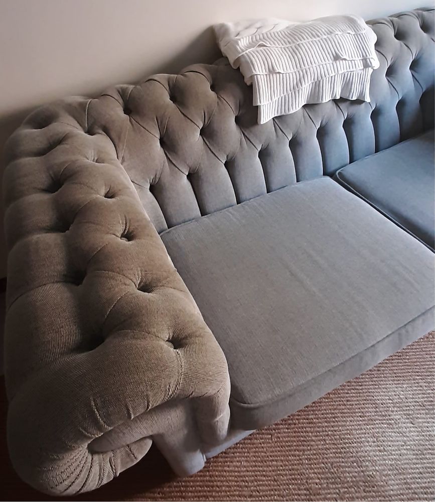 Sofá cama Chesterfield 2m de largura por 90cm de profundidade