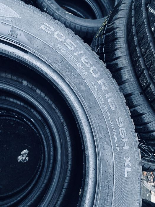 205 60 16 Nokian WRD4 90%