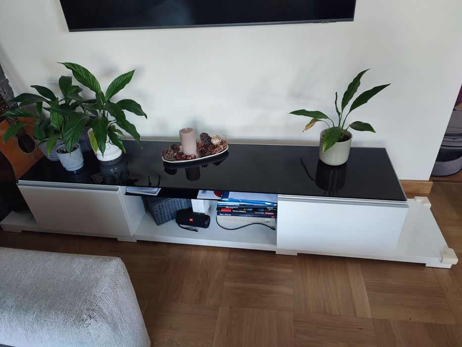 Szafka RTV ze szklanym blatem