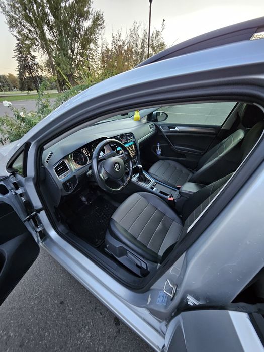 Продам Volkswagen Golf VII