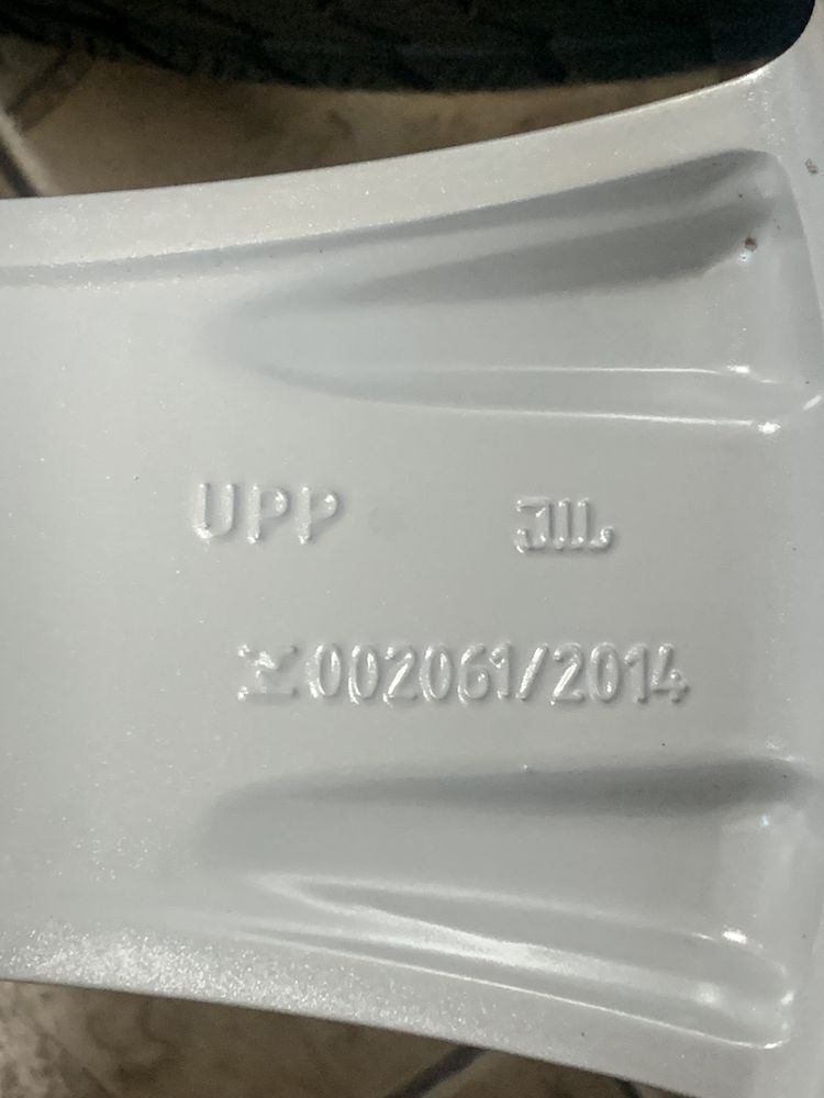 Диски R18 5/112 з зимніми шинами 235/60/18 Pirelli
