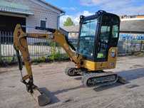 Caterpillar 301.6  Minikoparka CAT 301.6 i młot hydrauliczny CAT B2