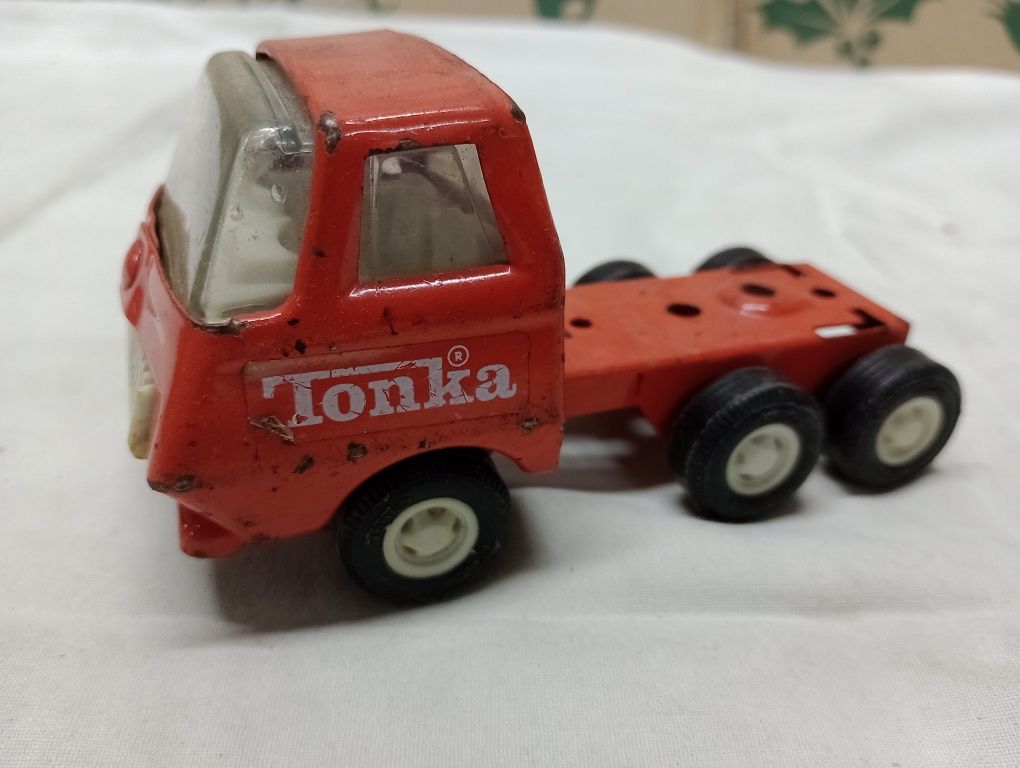 Retro autko Tonka z lat 80