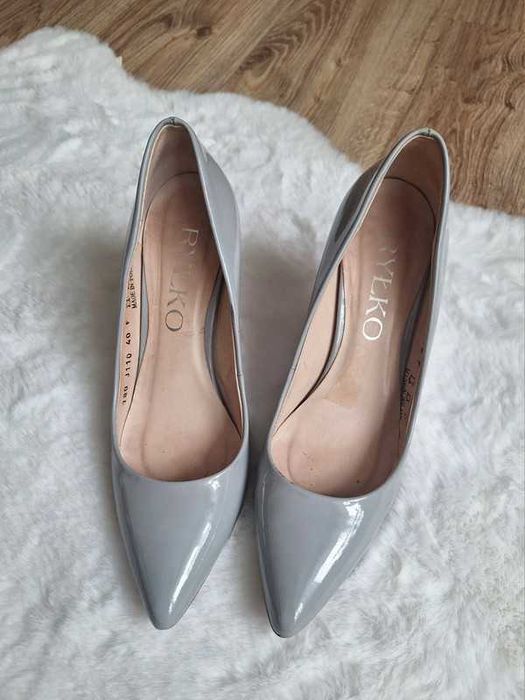 Lakierowane szare szpilki Ryłko skóra naturalna 40