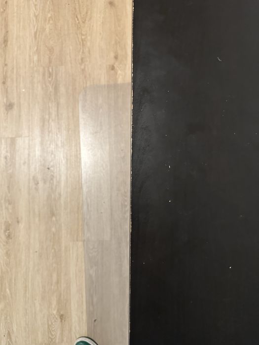 Czarne biurko IKEA 150x75 cm z regulowanymi nogami