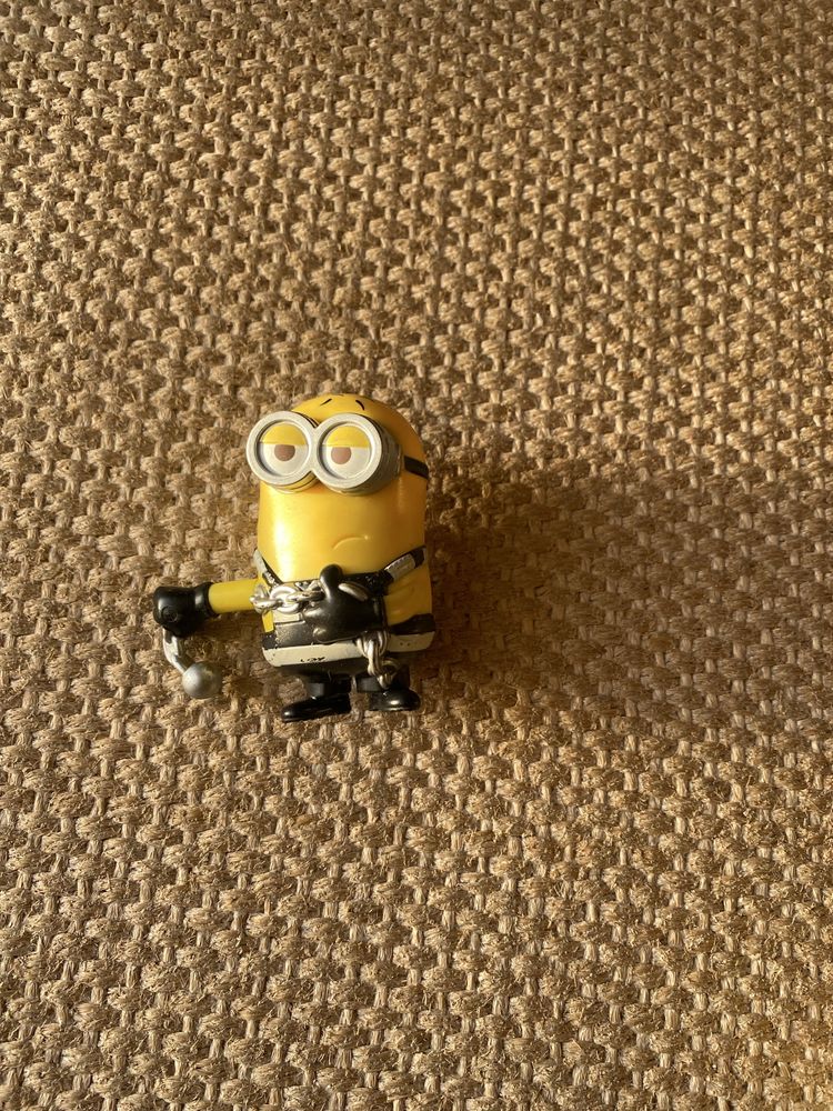 Vários Minions,todos pequenos,como novos