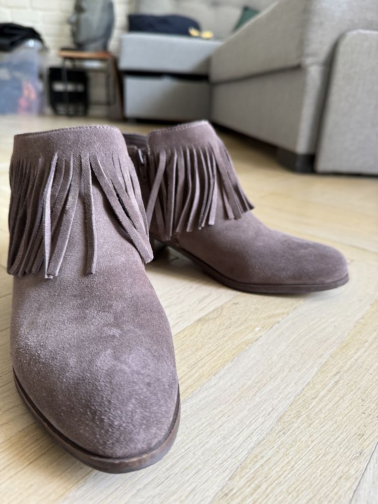 Bootki z frendzlami na wiosne Steve Madden 38