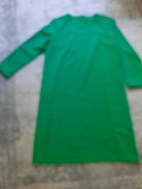 sukienka w modny zielonym kolorze