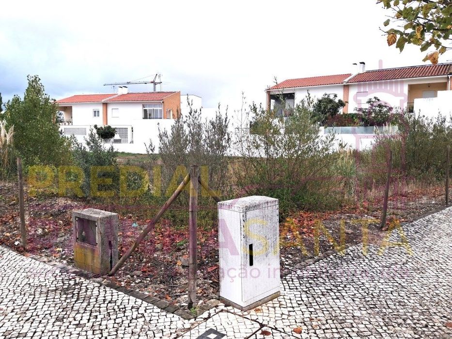 Lote de Terreno para Moradia Isolada