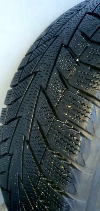 Зимняя резина на дисках 215/60 r16