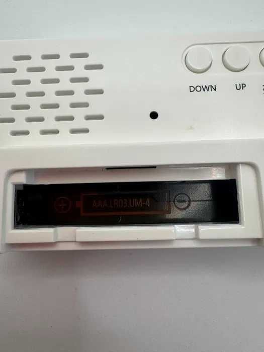 Kolorowy cyfrowy zegarek, funkcje daty i temperatury