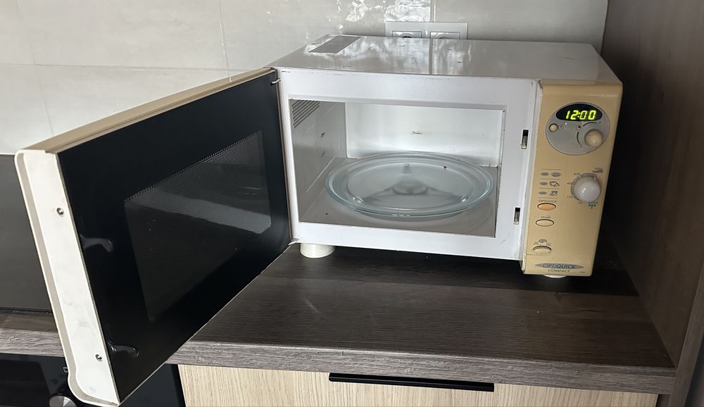 Kuchenka mikrofalowa Moulinex Optiquick 900W