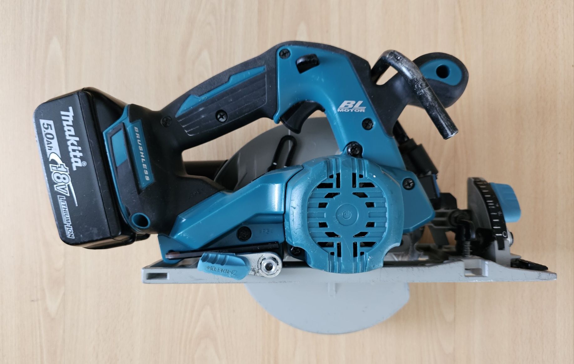 MAKITA DHS680 Aku Pilarka Tarczowa Aku5.0Ah Ładowarka BRUSHLESS ŁADNA