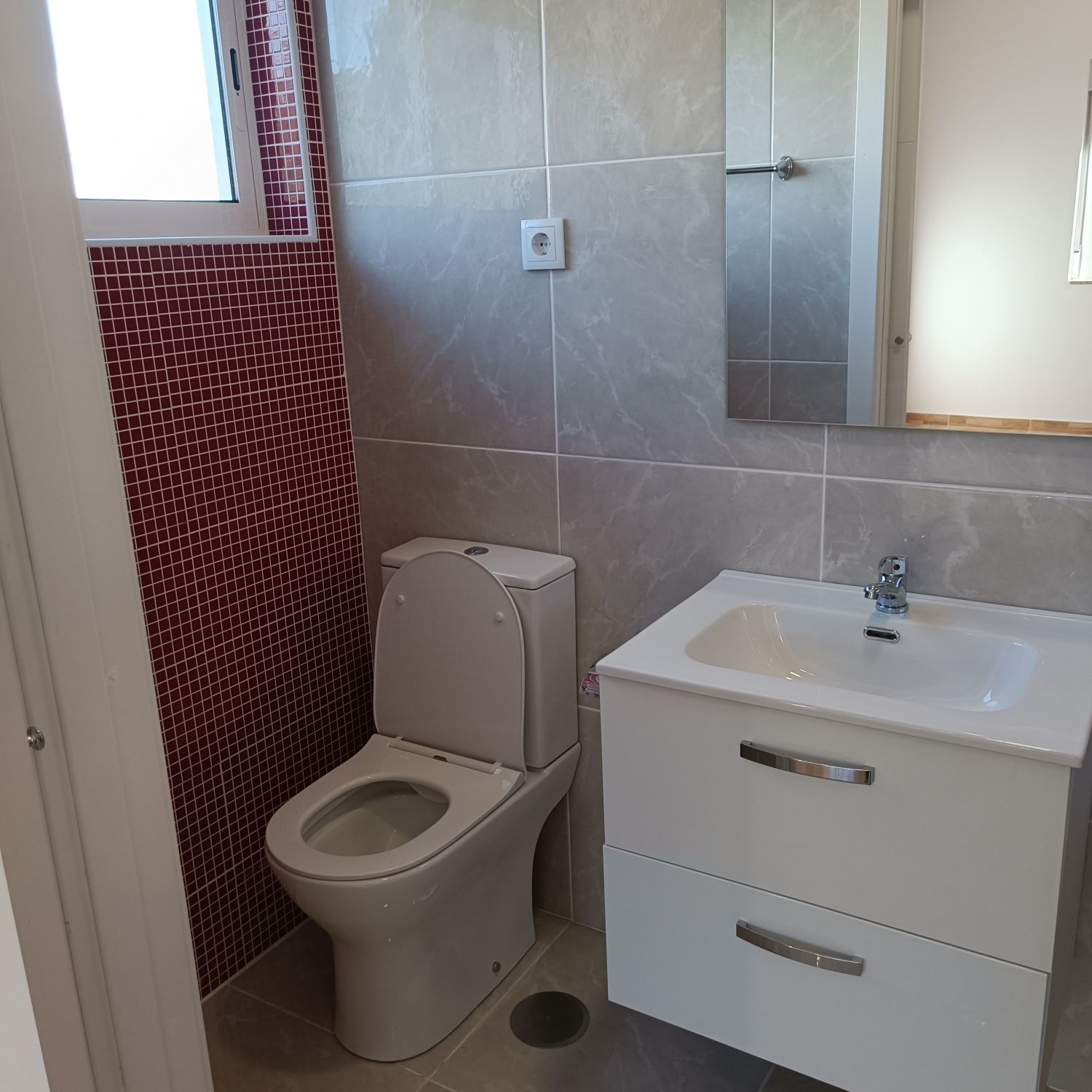 Moradia T3 cozinha Mobilada e 2 WC