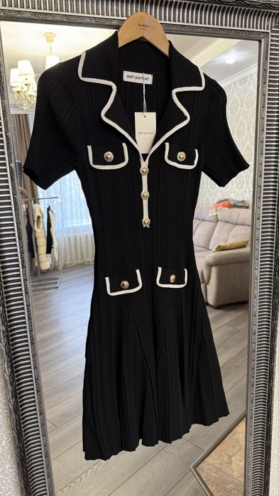 Черное платье self portrait