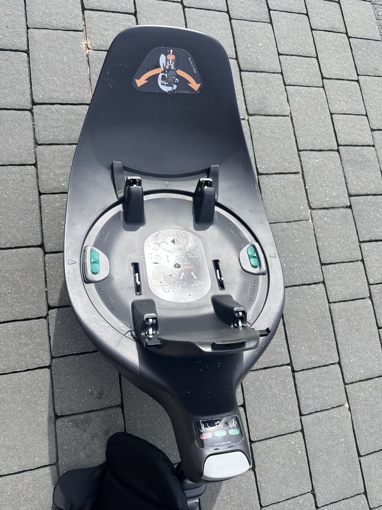 Fotelik z bazą Cybex Cloud T i-Size Jeremmy Scott