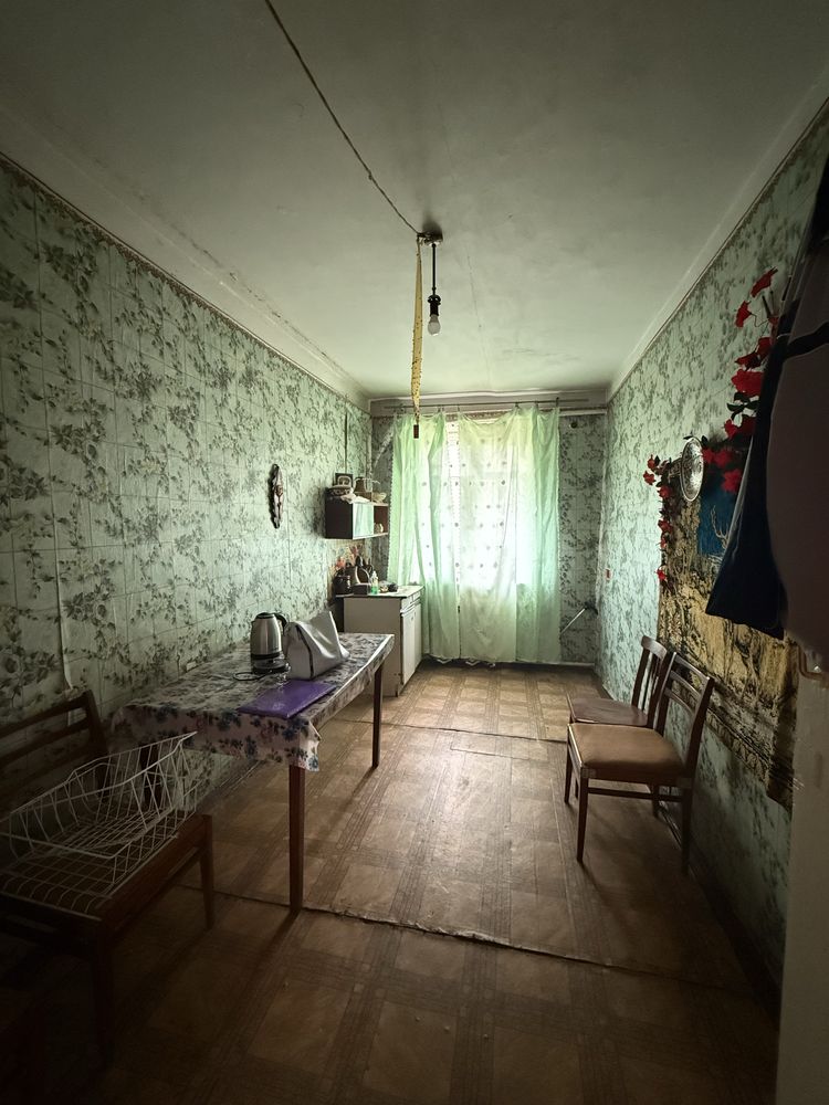 Продаж цегляного будинку в центрі села Яцьки