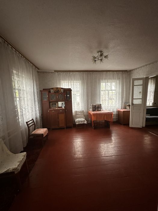 Продаж будинку в селі неподалік Рокитного