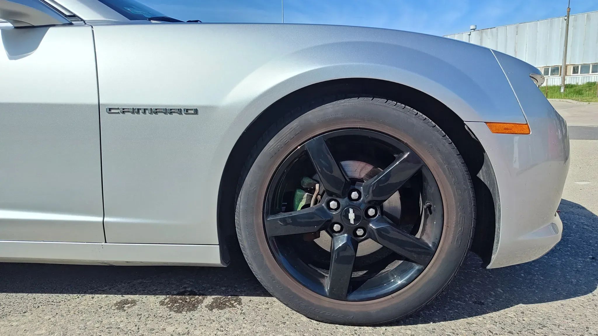 Chevrolet Camaro Amerykański muscle car z rasowym wydechem