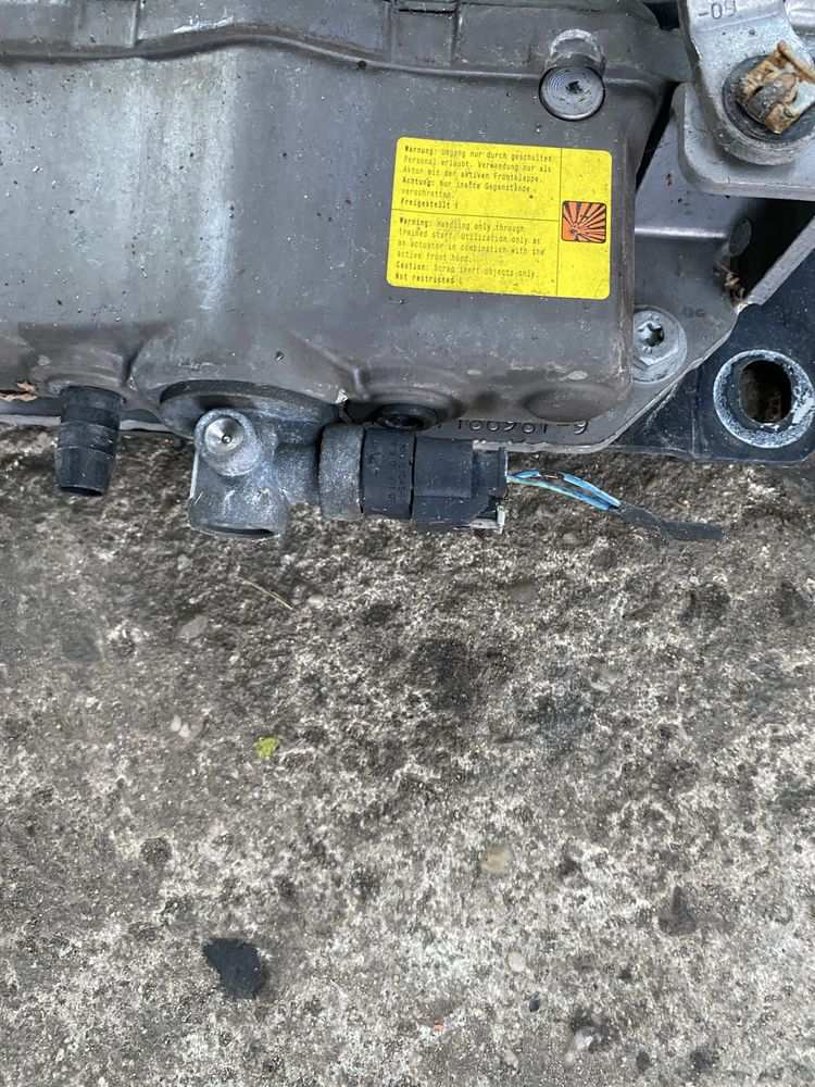 Zawiasy maski naboje prawy lewy komplet bmw f10 f11 orginal