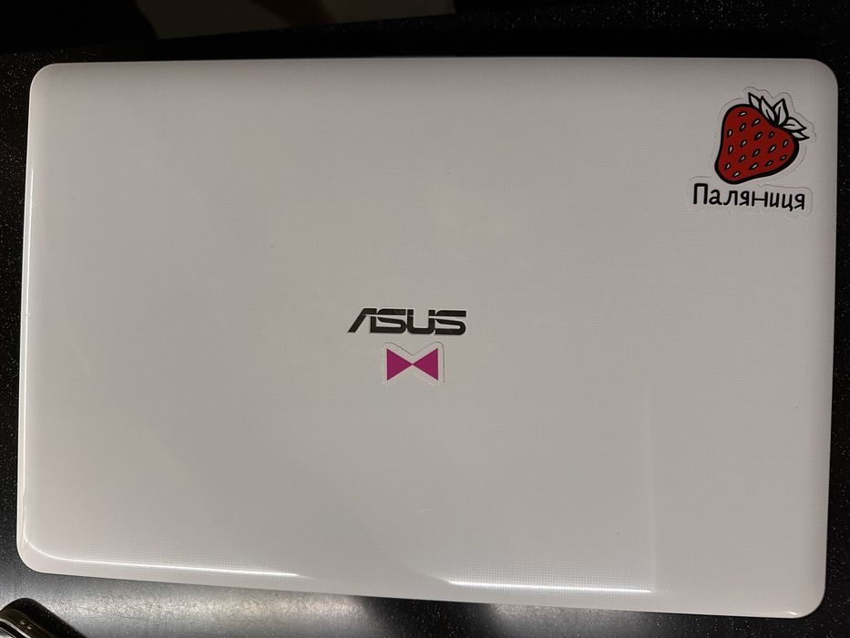 Ноутбук asus білий