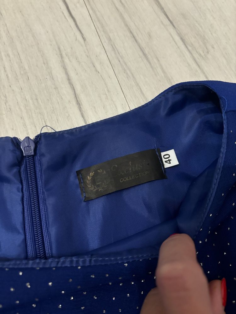 Elegancka szafirowa kobalt sukienka damska z siateczką 40