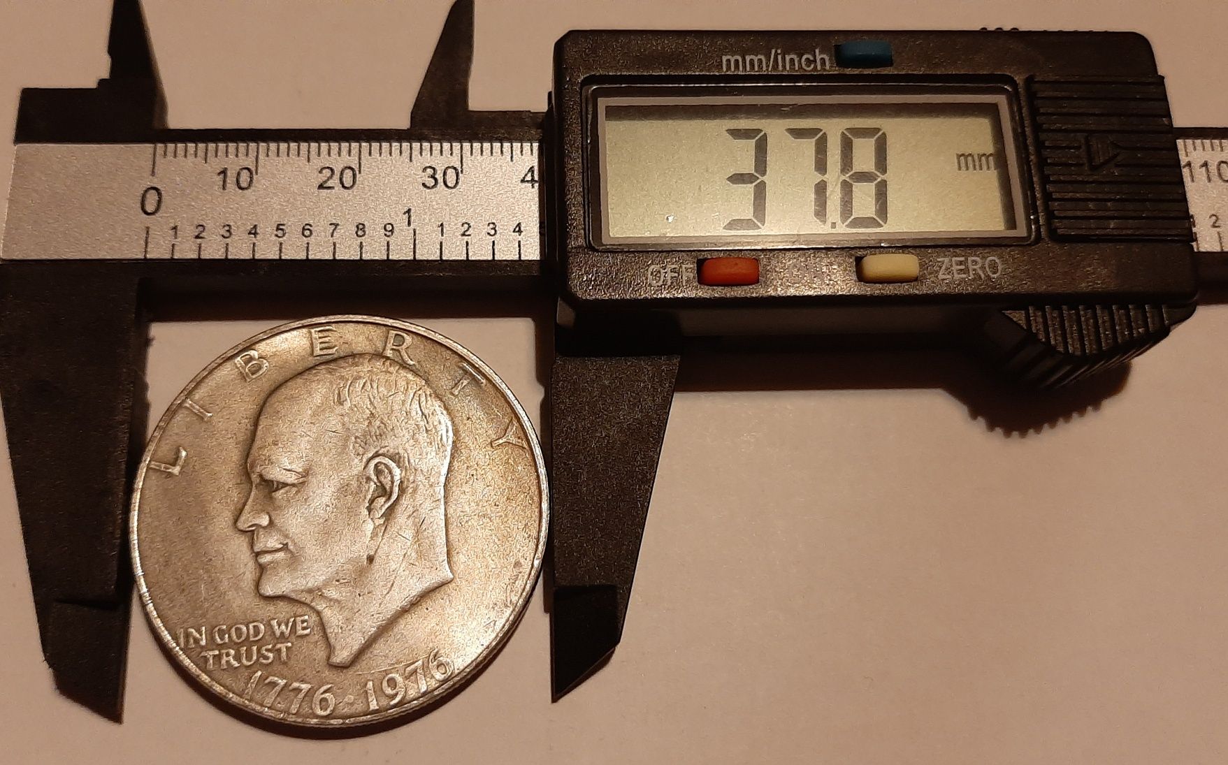 Moneta 1 dolar 1976- Eisenhower Dollar

Stan techniczny: sprawny

Sta