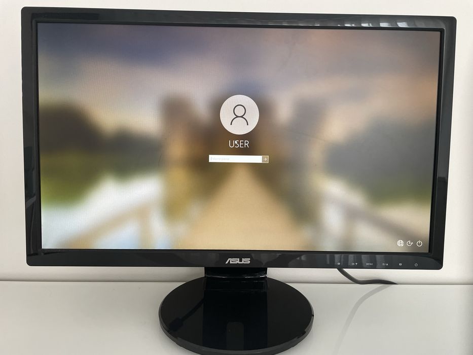 Computador e monitor