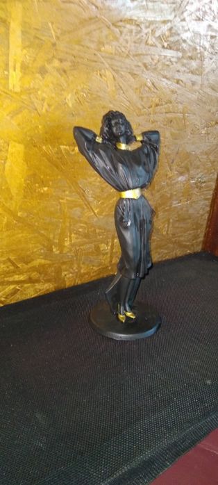 Sygnowana kolekcjonerska statuetka