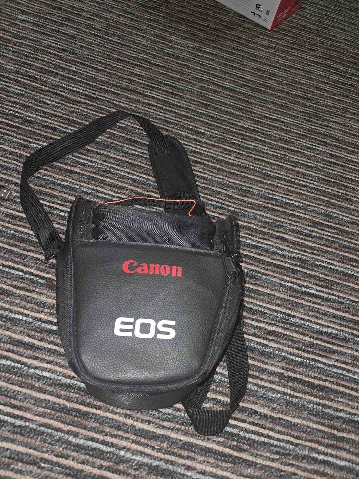 Продається фотоапарат Canon EOS 4000D