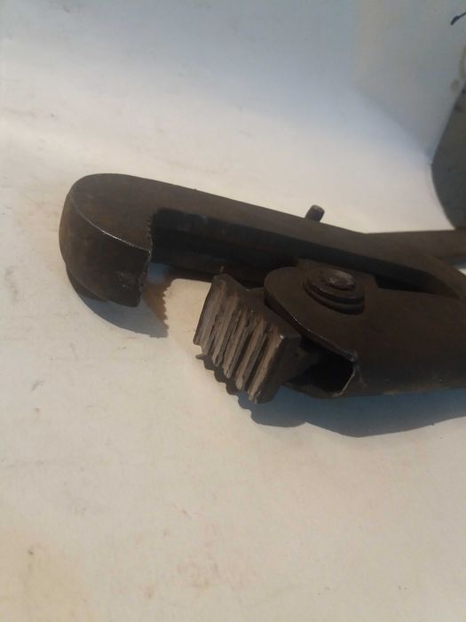 Ключи трубные' для нарезания резьбы