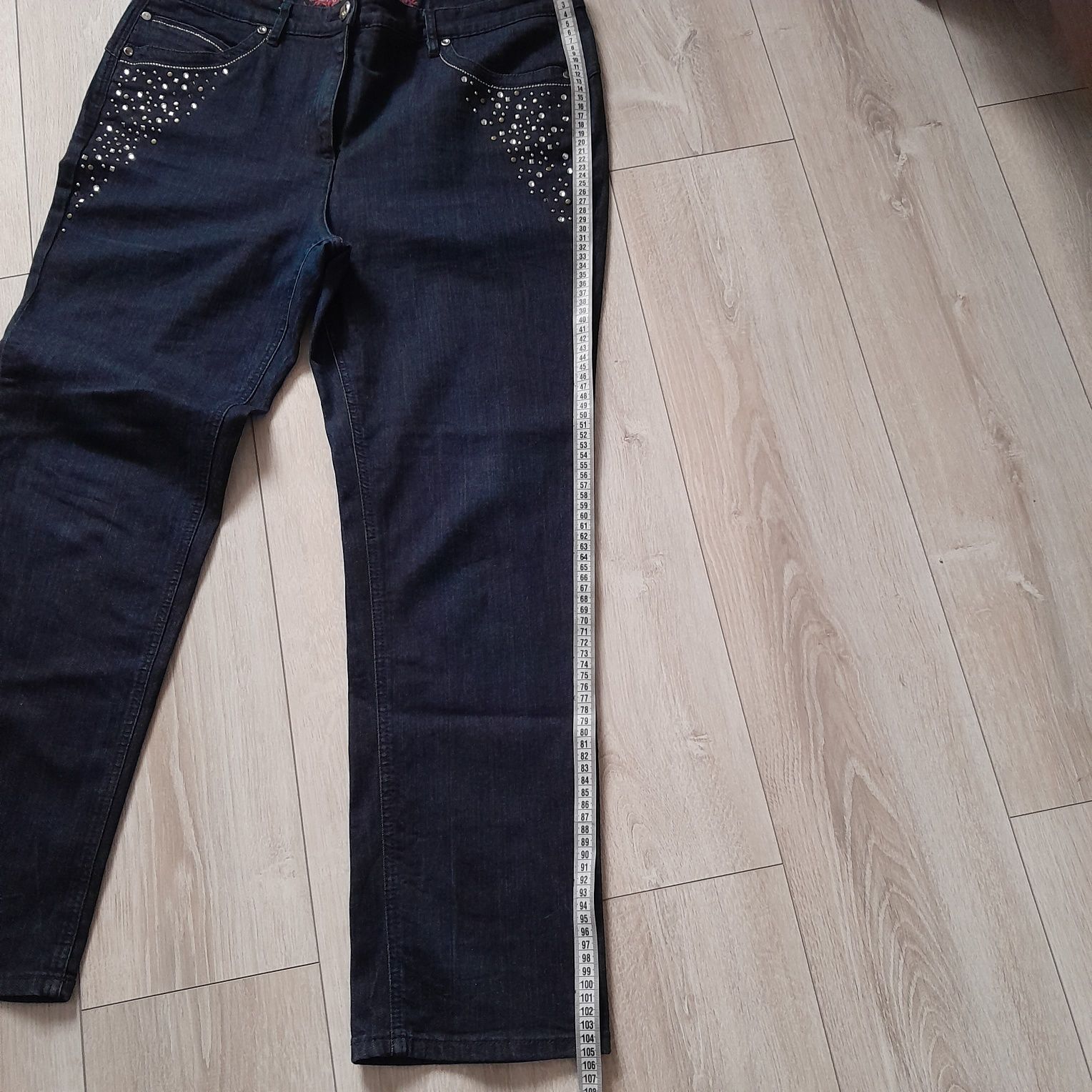 Spodnie jeansowe z dżetami