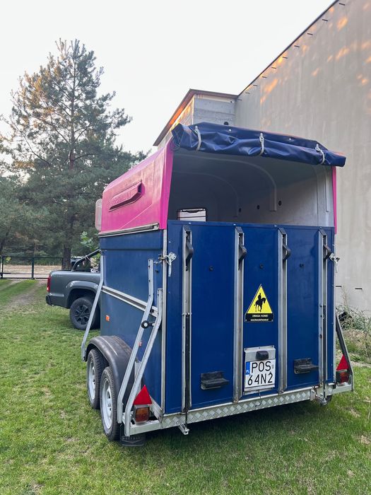 Przyczepa dwukonna Böckmann DMC 2000, siodlarnia, kamera, koło zapas