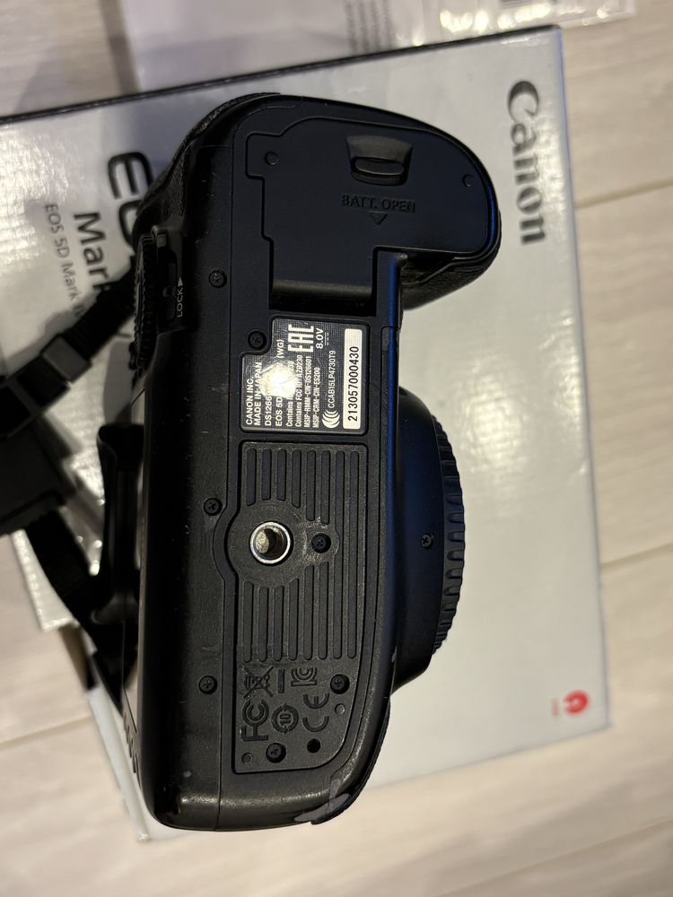 Canon EOS 5D Mark IV 4